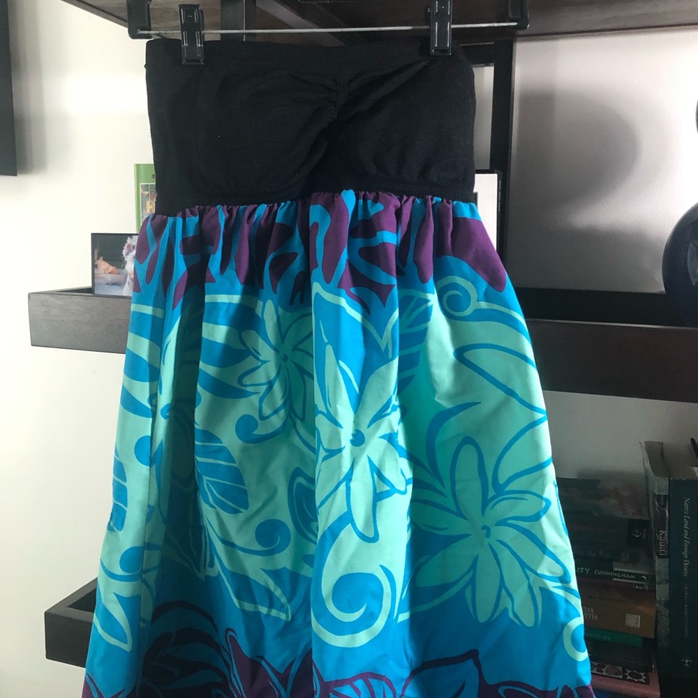 Polynesian top or short dress.